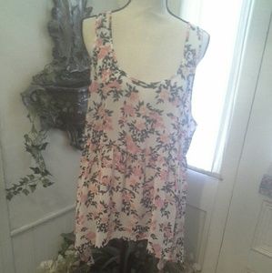 Torrid sharkbite hem top ww/open back size 2